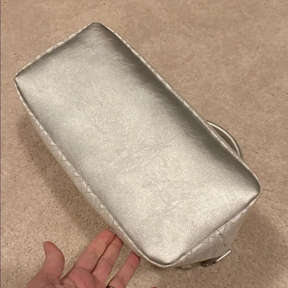 Tommy Hilfiger Elegant Silver Handbag